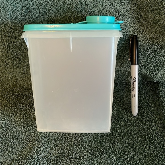 Tupperware Mini Cereal Container - Picture 4 of 4